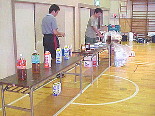 学校キャンプ　ラジオ体操と朝食