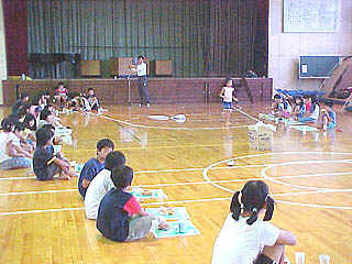 学校キャンプ　ラジオ体操と朝食