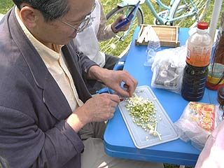 野草を食べる会(jpeg24KB)